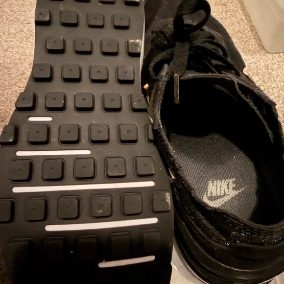 Nike women’s Black Sneakers leopard print swoosh - Picture 4 of 5